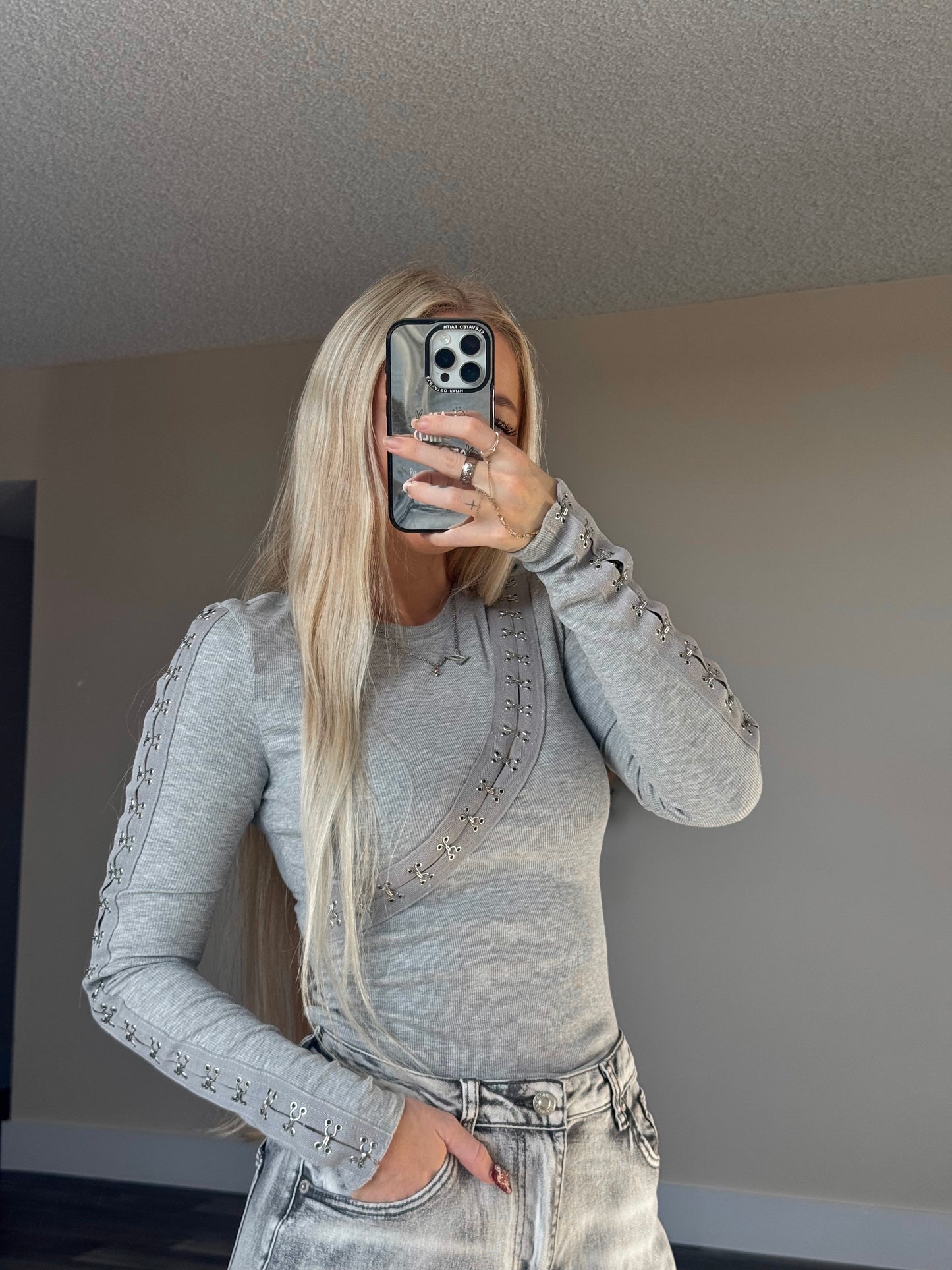 Hook & Eye Long Sleeve