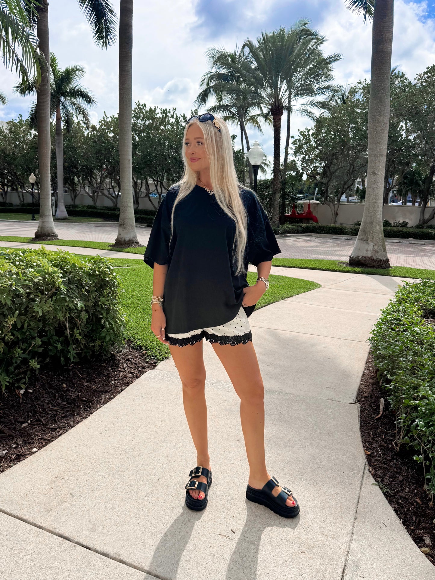 Easygoing Oversized Tee- Black