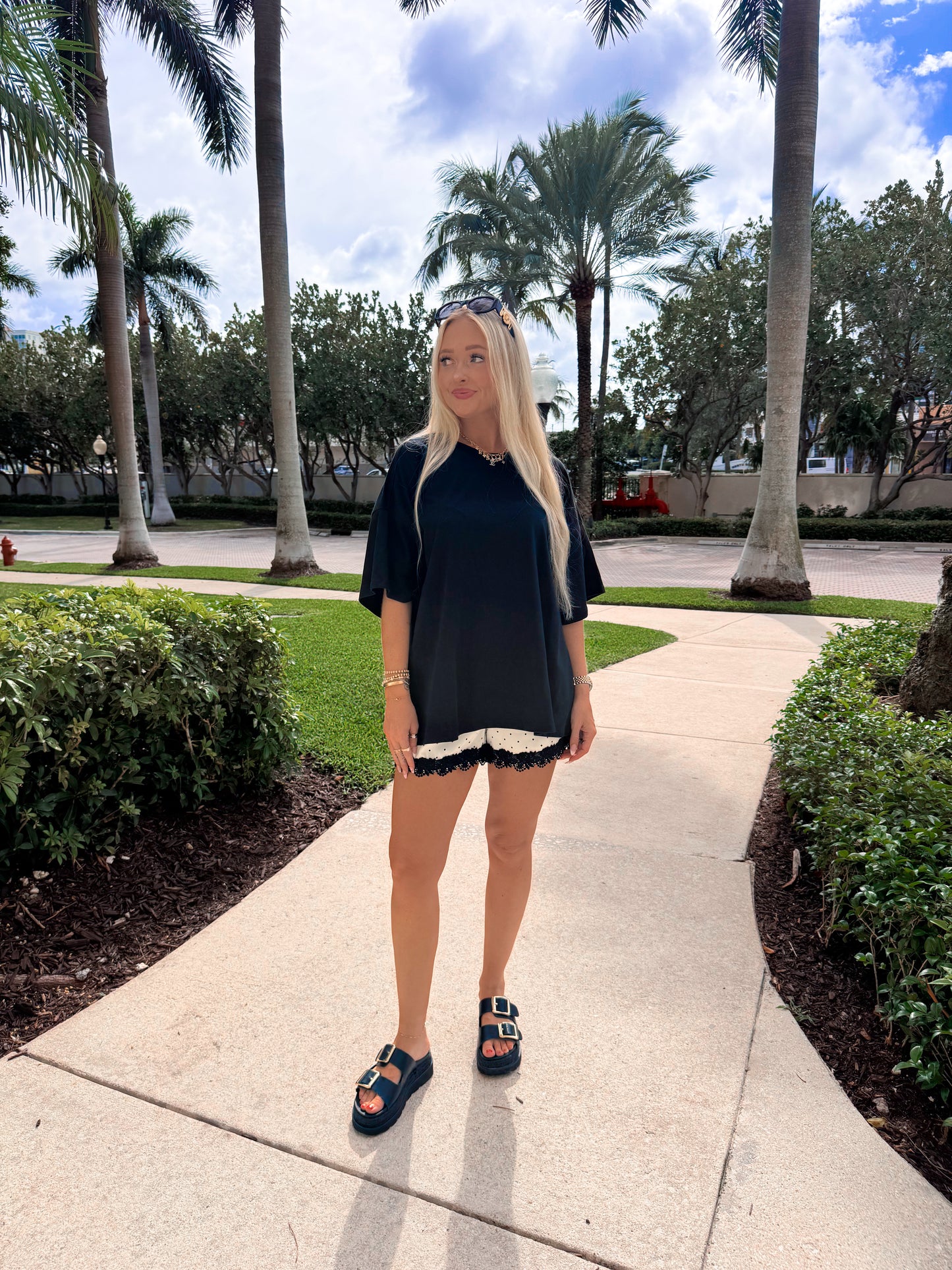 Easygoing Oversized Tee- Black